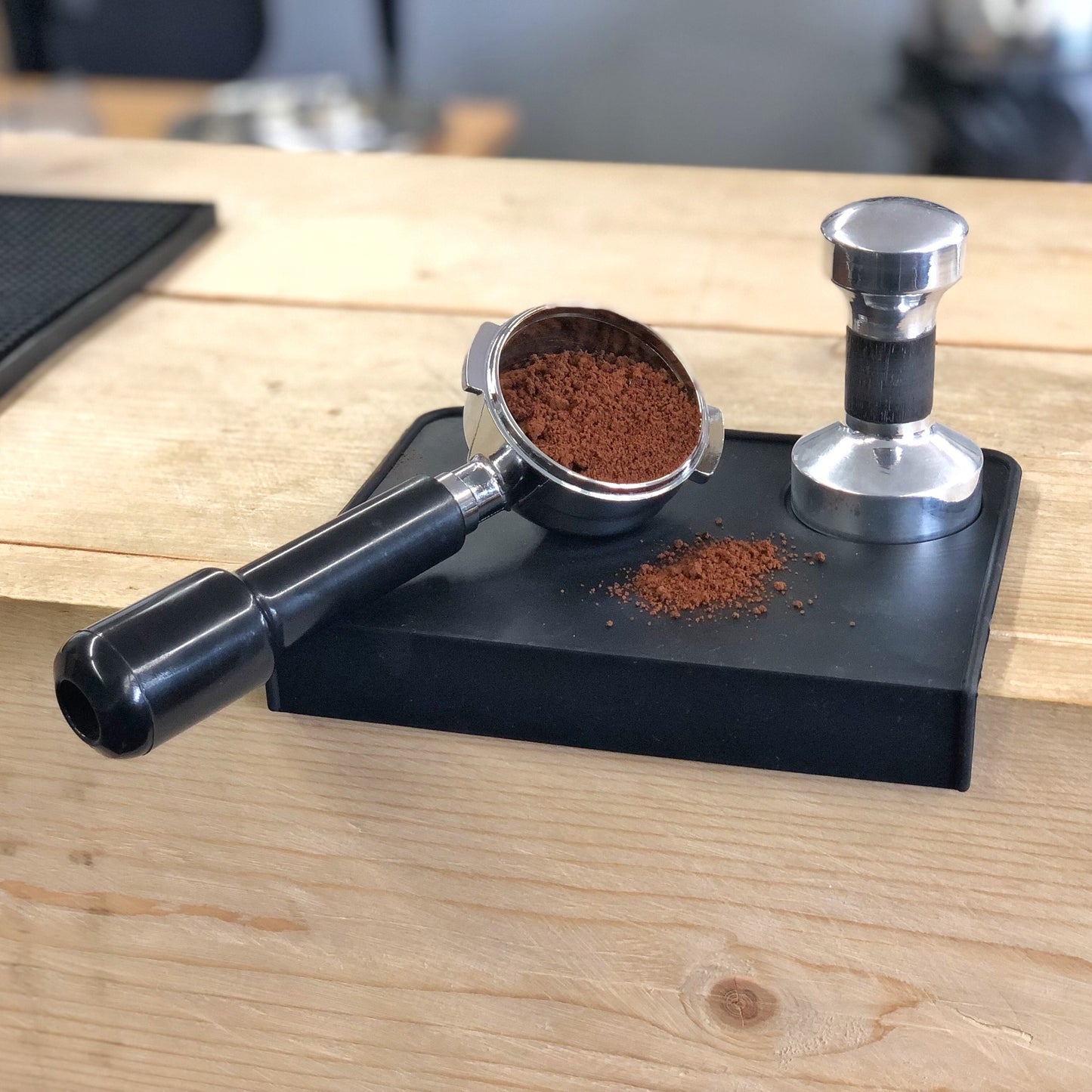 Black Non Slip Silicone Tamping Mat Counter Edge